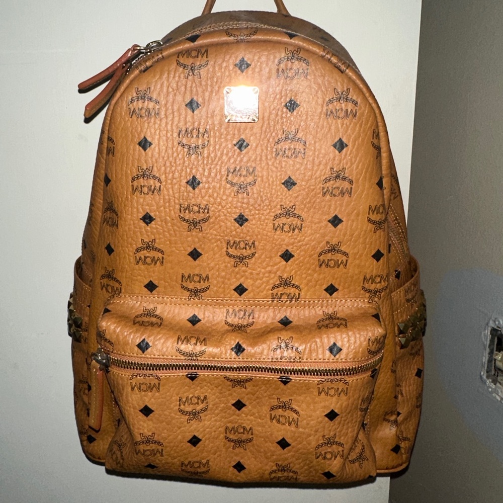 MCM Stark side stud back pack!